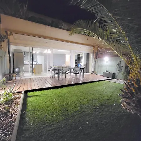 - Premium Jardin, Piscine Et Garage Apartman